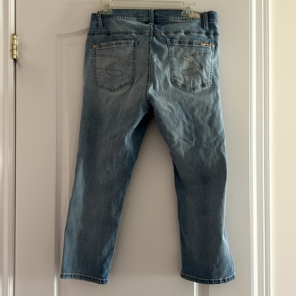 Seven cropped maternity jeans. Size 14, worn once. - Picture 4 of 4